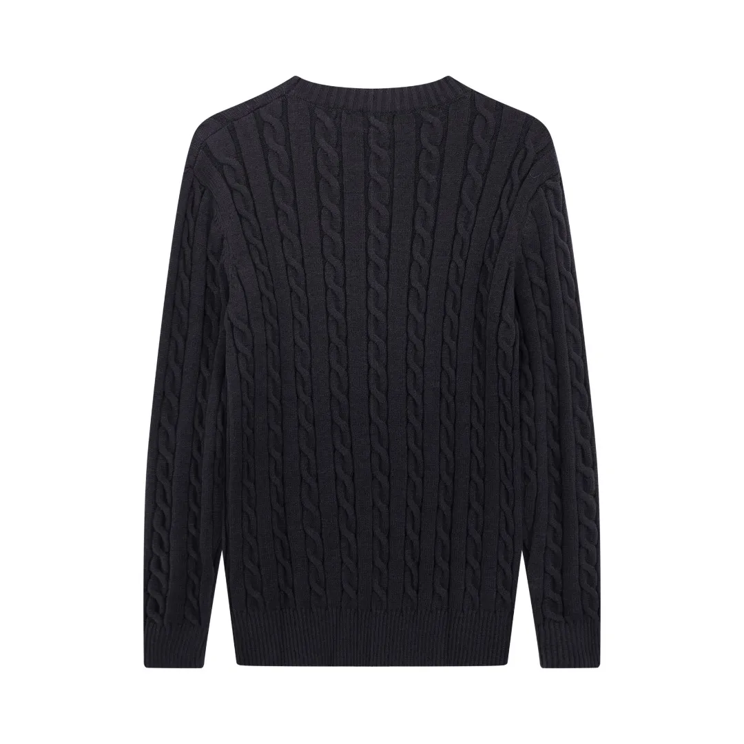 P210 [Ralph Lauren round neck solid color pony embroidery logo twist knitted sweater] ✅Ralph Lauren classic basic versatile knitted pullover crew neck sweater for men and women ✅Main supplier platform live broadcast Wholesale entity Replenish when out of stock will not be removed from the shelves ✅ZP quality 1:1 pattern making Scan the code to enter the GF website Counter quality ✅Detailed quality is the only one in Guangzhou Imported quality cotton yarn Focus on high-end cost-effective Good quality Needless to say ✅The version is restored to the original version. The maximum size can be worn up to 1105 pounds. Loose, comfortable and stress-free. ✅The upper body is simple and easy to match. A must-have for ootd. Good-looking clothes are never picky. A must-have in couples’ wardrobes. Size: S-XL. Color: black, white, gray, royal blue, pink, sky blue, khaki.